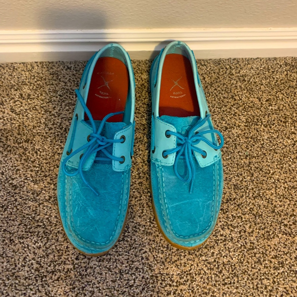 Women’s twisted X size 8.5 turquoise leather shoes